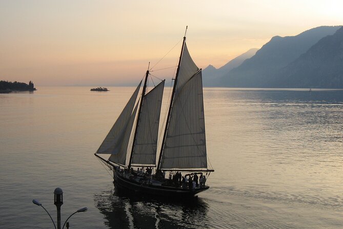 Romantic Cruise - Pickup Service and Maximum Travelers