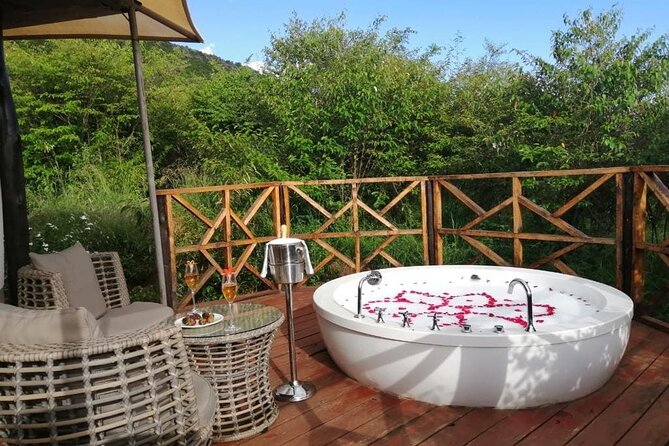 Romantic Mara Getaway With Jacuzzi - Location and Operating Hours