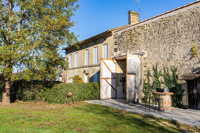 Saint-Émilion: Private Immersion in the Vineyard & Oenology Training - Location and Transportation Details