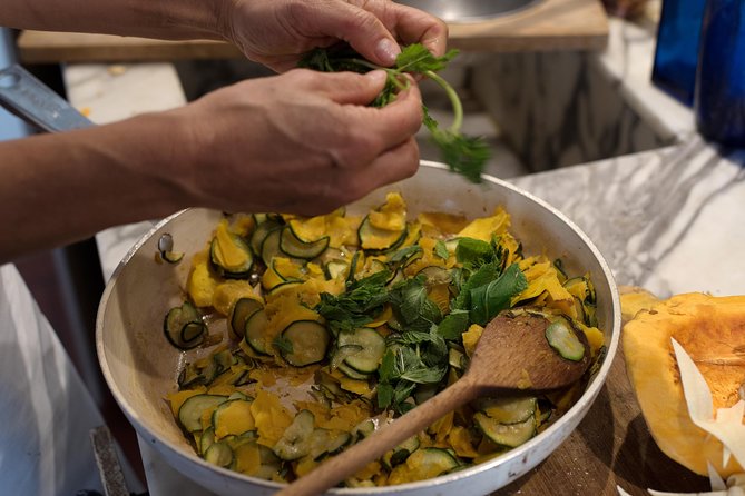 Small Group Market Tour and Dining Experience at a Cesarinas Home in Todi