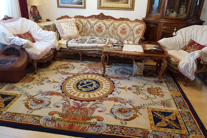 Velingrad: Carpet Factory for the Kingdom UK, Versailles - Transportation and Accessibility