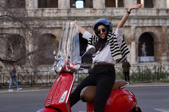 Vespa Tour in Rome With Professional Photographer