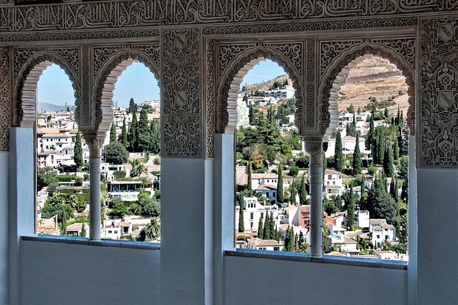 Visit Alhambra and Generalife With Physical Audio Guide - Frequently Asked Questions
