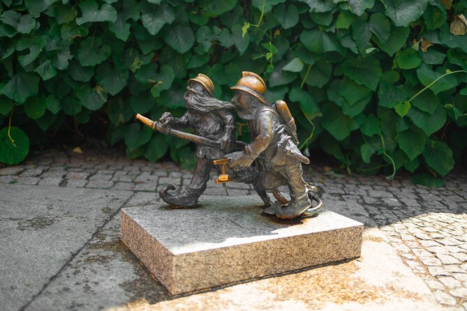 Wroclaw Jewish History Tour With Synagogue and Cemetery - Price and Booking Information