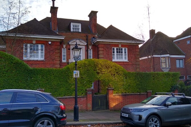 Celebrity Homes Tour of Hampstead - Local Guide Expertise