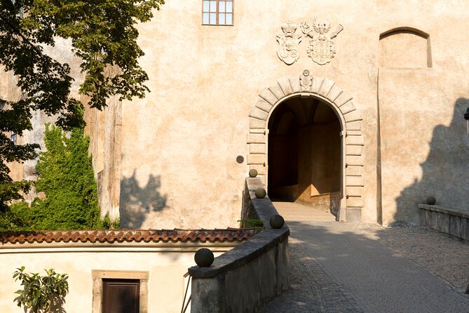 Cesky Krumlov Scavenger Hunt and Best Landmarks Self-Guided Tour - Start Time and End Point