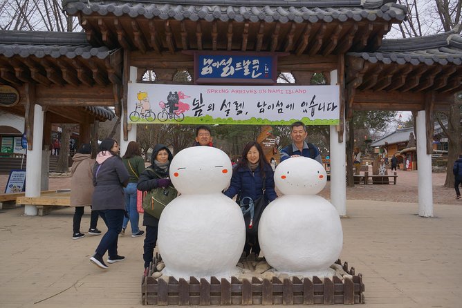 Customized Private Seoul Tour: Palace, Market Etc(Airport Option) - Guide Appreciation and Responses