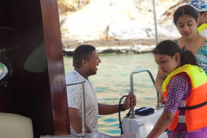 Daymaniyat Islands Snorkeling 2 Different Snorkeling Sites and Lunch Included - Reviews