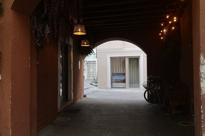 Desenzano Sunset Walking and Boat Tour With a Drink on Board - The Sum Up
