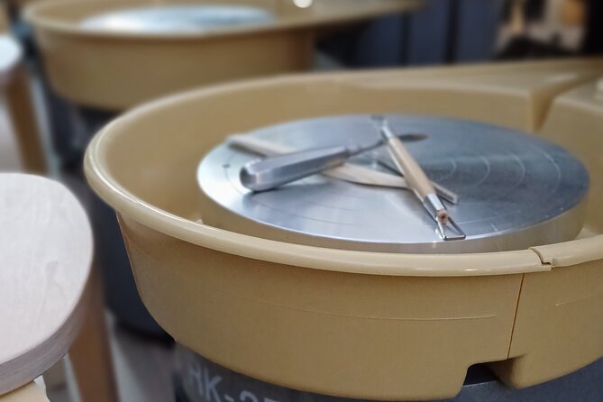 Guided Pottery Workshop on a Turntable in Choorstraat - Booking Information and Reviews
