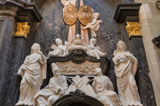 Guided Tour of Wawel Castle and Cathedral in Selected Language - Location on Google Maps