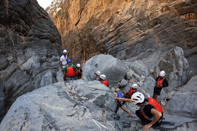 Half Day - Snake Canyon Adventure Tour in Jebel Shams - Transportation Options