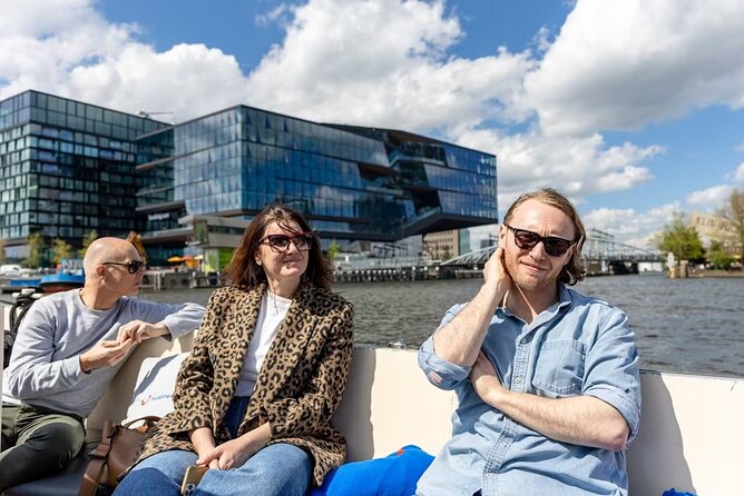 Highlights and Local Insights Canal Cruise Tour in Amsterdam - Accessibility Information
