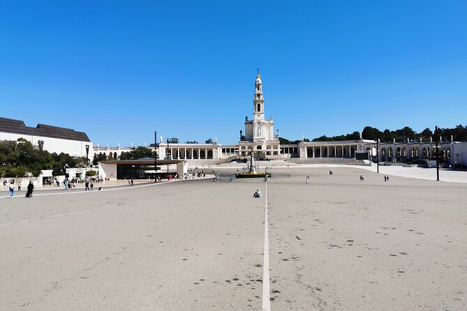 Lisbon to Porto & Back: Fátima, Tuk Tuk in Porto, Óbidos - Pickup and Departure