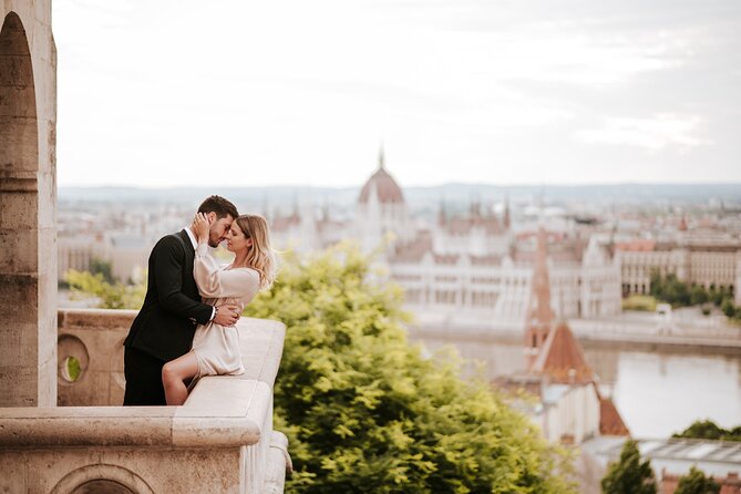 Morning Photoshoot in Beautiful Budapest - Magical Morning Light for Photos