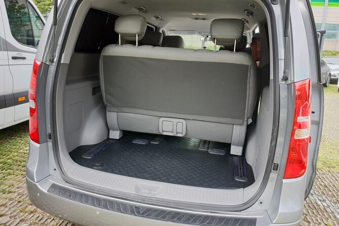 Private Airport Transfer: Incheon Airport to Seoul City (1-5 Pax) - Vehicle and Passenger Capacity