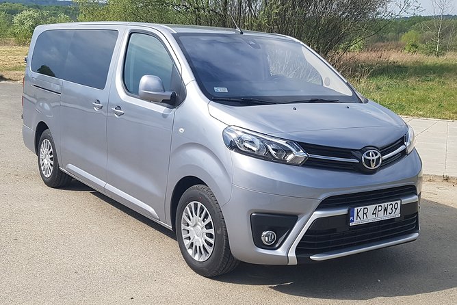 Private Door-To-Door Transfer From Krakow to Prague - Lunch Stop in Restaurant