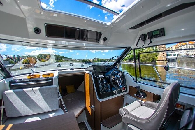 Private Speedboat Cruise Visit to Prague With Drinks Included - Beverage Offerings
