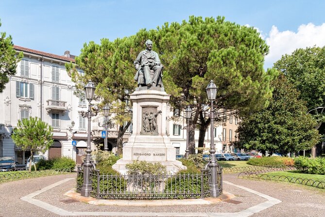 Private Walking Tour to Piazzas and Castles in Milan - Booking Information