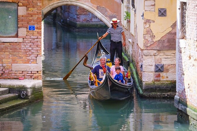 Public Tour: Gondola & Doges Palace - Professional Guide Service