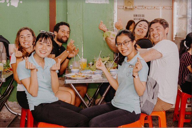 Saigon After Dark With Seafood, Beer & Live Music Bar - Saigon Nightlife Experience