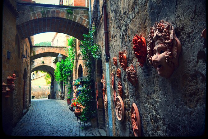 Transfer Fiumicino FCO Airport To/From Florence Optional Orvieto Stop - Group Size Pricing