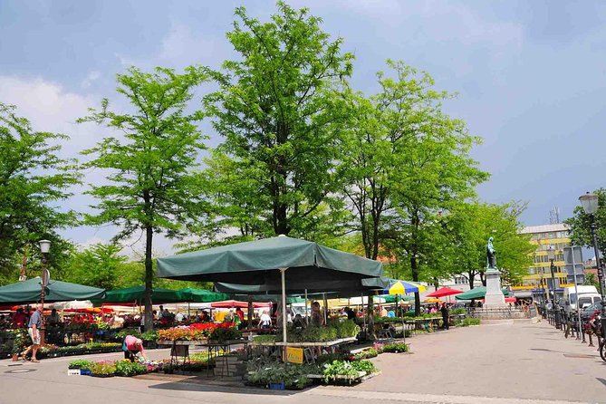 Yummy Market Walk - Group Size Limitation