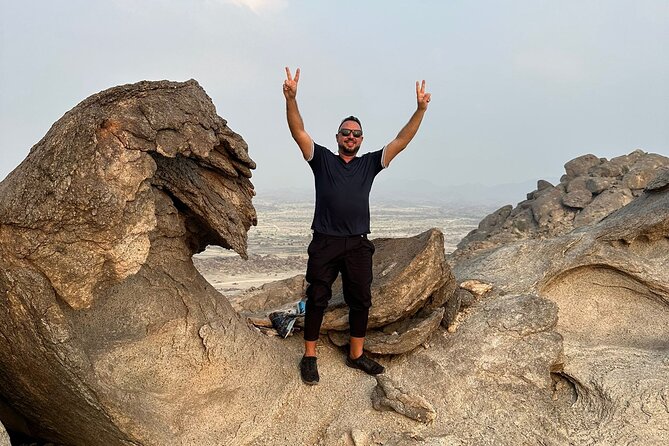 4 Hours Charming Moon Valley Hike Experience in Jeddah - Traveler Requirements