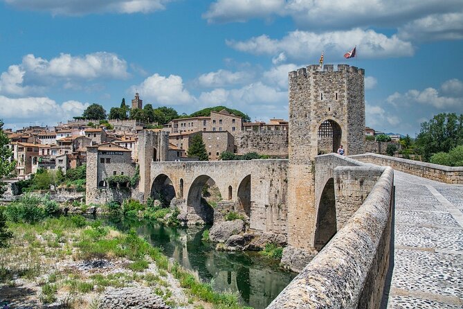 APP Audioguide Besalú - Features and Start Time