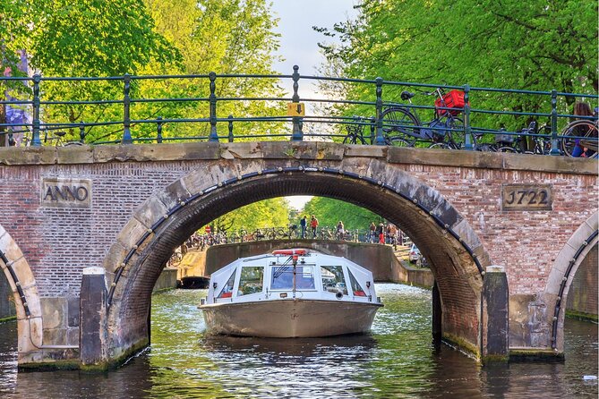 Experience Amsterdam Nightlife on Canal Cruise With Cheese & Wine - Directions for Meeting Point