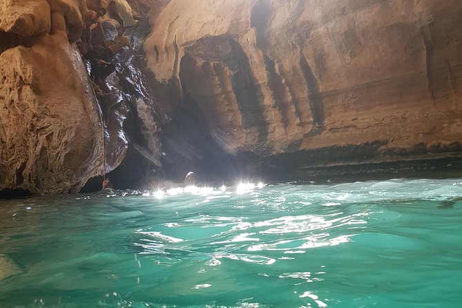 Explore the Beauty of Oman - Wander Through Ancient Forts