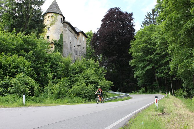 Guided Castle Bike Tour in Klagenfurt Am Wörthersee - Booking Options
