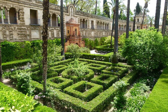 Guided Visit to the Real Alcázar of Seville With Admission Included - Inclusions and Accessibility