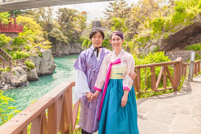 [Jeju] Hanbok Private Guide Tour & Photo Session in Beautiful Yongduam Rock, - Guide & Photographer Experience