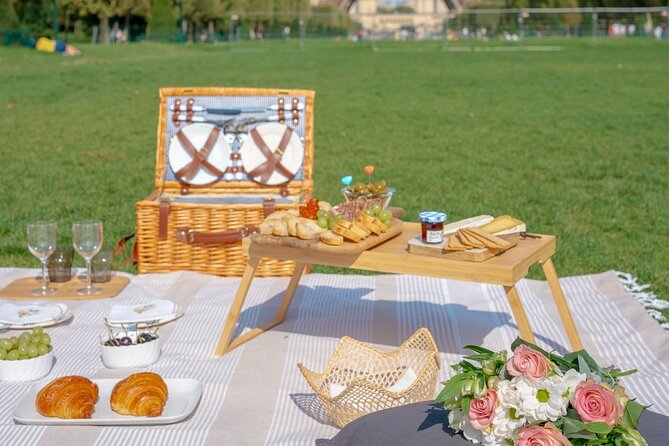 Paris Picnic Experience in Front of the Eiffel Tower - Booking Information and Guarantee