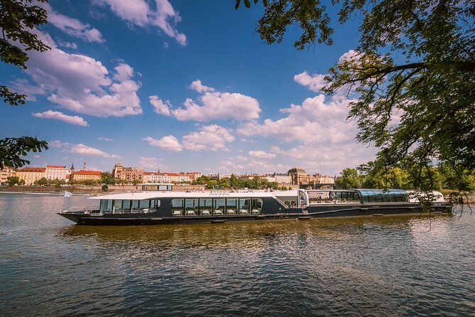 Prague Old Town Walking Tour With Buffet Lunch on a Boat - Meeting and Pickup Information