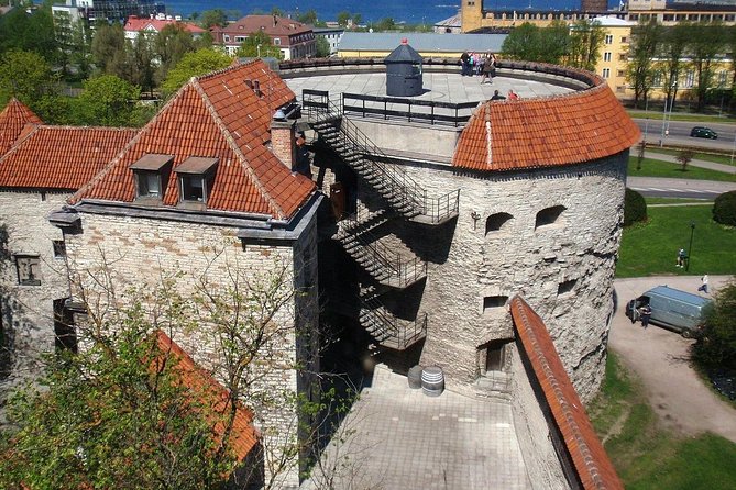Private Shore Excursion: Walking Tour of Tallinns Old Town - The Sum Up