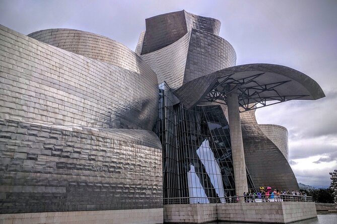 Private Transfer From Barcelona To Bilbao With a 2 Hour Stop - Vehicle Amenities