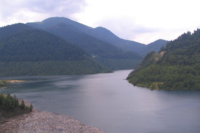 Retezat Mountains Trekking Tour From Cluj-Napoca - Accommodation and Meals