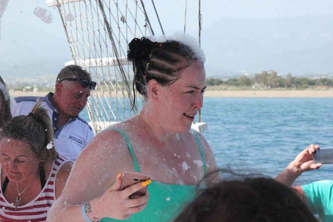 Side: Boat Tour With Lunch and Foam Party - Foam Party Entertainment