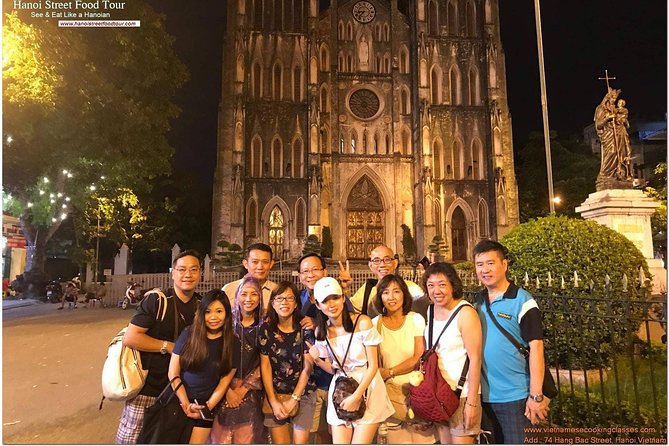 Tasting 8 Different Hanoi Street Foods at Noon Time - Xoi Xeo - Sticky Rice With Mung Beans