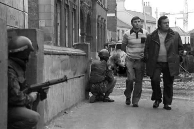 The Belfast History of Murder and Bombs Taxi Tour Private 2hours - Customer Experience