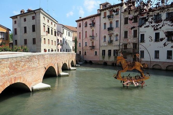 Tour of Treviso Must-See Sites With Local Guide & Prosecco Wine Tasting - Indulge in Tiramisu and Prosecco