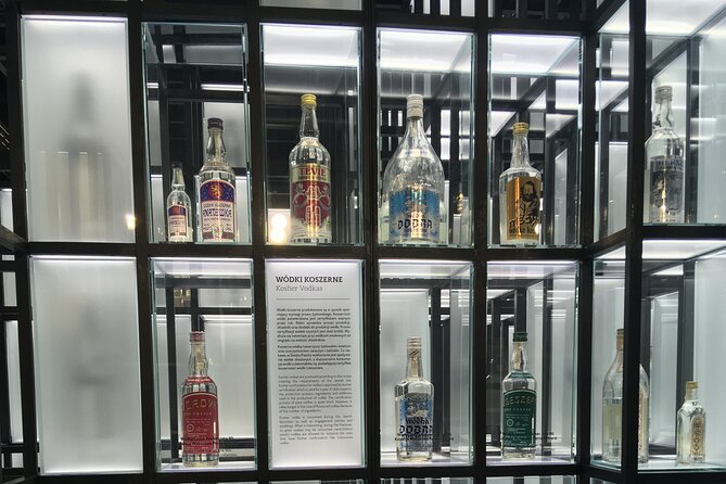 Warsaw Old Town Inc.Royal Castle+Polish Vodka Museum: SMALL GROUP /Inc. Pick-Up/ - Price and Booking