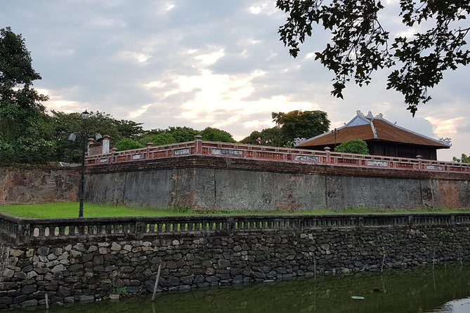 2,5 Hours Walking Tour Inside Hue Imperial City - Group Size and Cancellation Policy