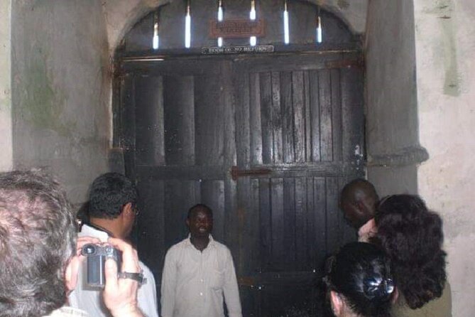 Cape Coast Elmina Kakum Park Private Day Tour - Meeting and Pickup Details