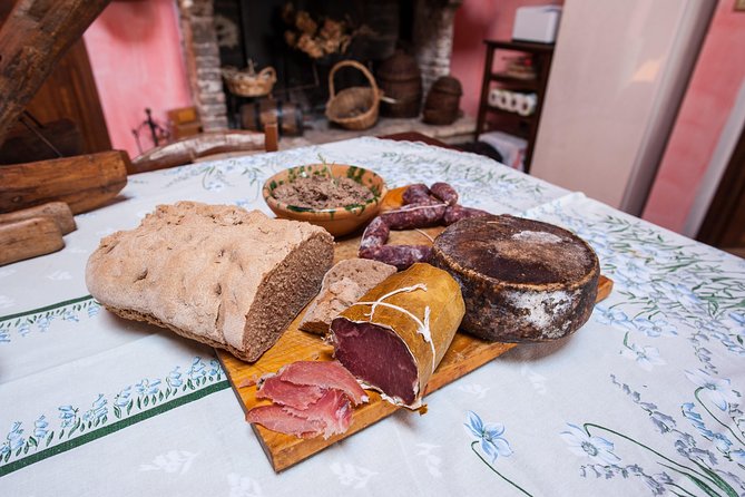 Cesarine: Market Tour & Typical Dining at a Locals Home in Siena - Reservation and Cancellation Policy