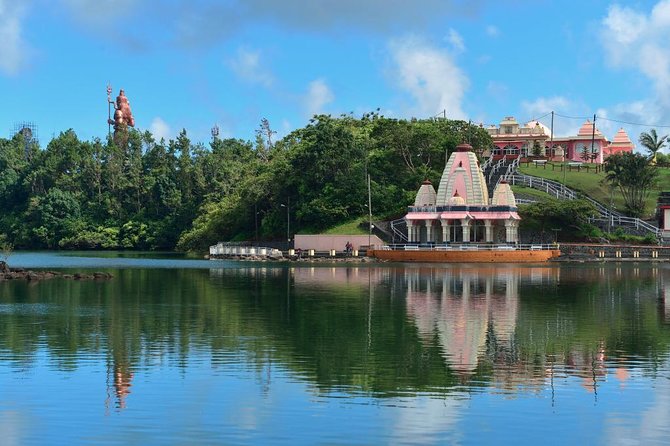 Full Day Picturesque South:Chamarel,Rhumerie,Ganga Talao - Ganga Talao: Grand Bassin and Temples