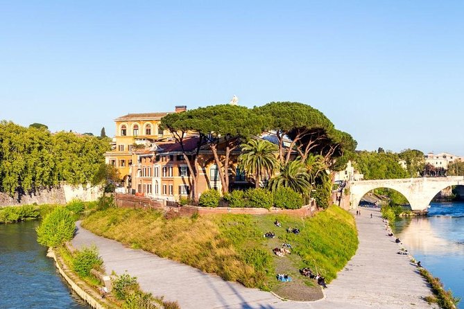 Jewish Quarter, Tiber Island and Trastevere • Private Walking Tour - Meeting Point: Tempio Maggiore
