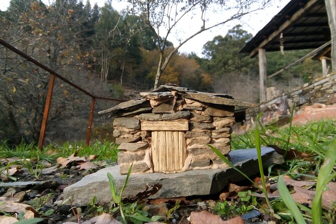 Miniature Schist House Workshop - Meeting Point Directions